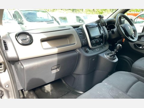 Renault Trafic 1.6 dCi 27 Sport Nav Panel Van 5dr Diesel Manual SWB Standard Roof Euro 6 ( 33