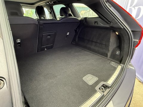 Volvo XC60 2.0 B5 MHEV R-Design SUV 5dr Petrol Hybrid Auto AWD Euro 6 (s/s) (250 ps) 21