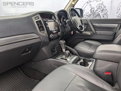 Mitsubishi Shogun DI-D SG3 12