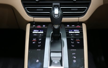 Porsche Macan PDK - Panoramic Roof / RS Spyder Alloys - Full Porsche Service History 18