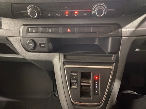 Vauxhall Vivaro Life COMBI L 17