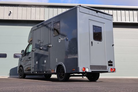 Renault Master DEMO MODEL 3.5 TON ADVANCE 150 AUTO STALLION BUILD SEEKER HORSEBOX REAR BED 9
