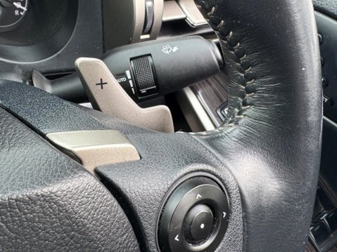 Lexus Is 2.5 300h Premier E-CVT Euro 5 (s/s) 4dr 35