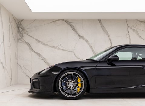 Porsche Cayman GT4 (718) 25