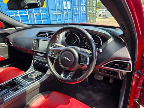 Jaguar XE 2.0d R-Sport Saloon 4dr Diesel Auto Euro 6 (s/s) (180 ps) 44