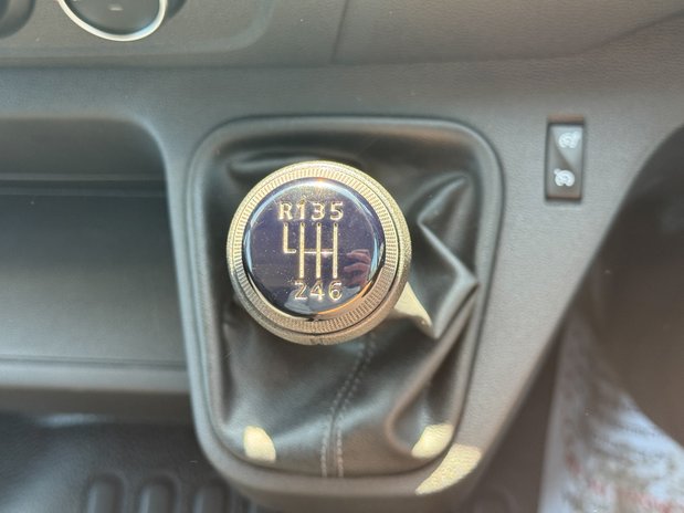 Nissan Interstar MWB L2H2 [SOLD KH] Medium Roof Air Con Nav Sensors EURO 6 35