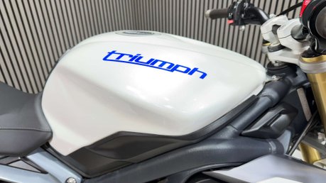 Triumph Street Triple 2013 ONLY 13K STUNNING EXAMPLE NEW MOT WARRANTY 9