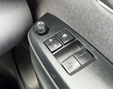 Toyota Yaris 1.5 Yaris Icon HEV CVT 5dr 57