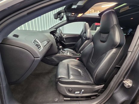 Audi RS4 4.2 FSI V8 Estate 5dr Petrol S Tronic quattro Euro 5 (450 ps) 5
