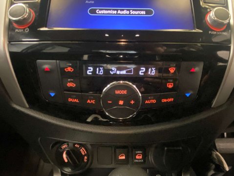 Nissan Navara 2.3 Navara Tekna dCi Auto 4WD 5dr 23
