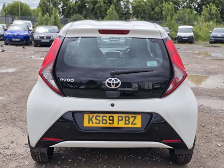 Toyota Aygo 1.0 VVT-i x-play Hatchback 5dr Petrol x-shift Euro 6 (71 ps) 8