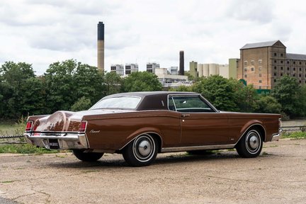 Lincoln Continental Mk III 3