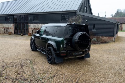 Land Rover Defender 3.0 D300 MHEV X-Dynamic HSE Auto 4WD Euro 6 (s/s) 5dr 9