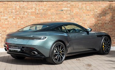 Aston Martin DB11 V8 7