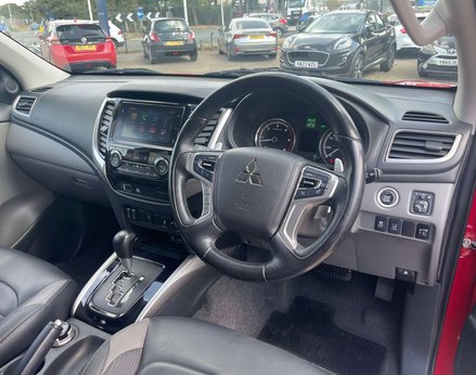 Mitsubishi L200 2.4 L200 Barbarian DI-D Auto 4WD 17
