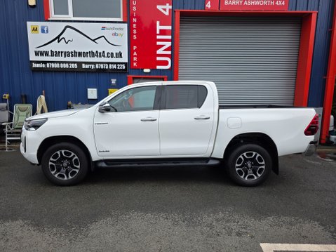 Toyota Hilux INVINCIBLE 4WD D-4D DCB 5