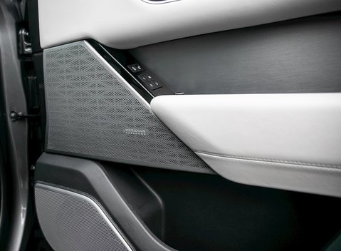 Land Rover Range Rover Velar R-Dynamic HSE Urban 18