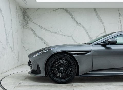 Aston Martin DB12 V8 32