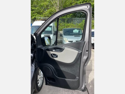 Renault Trafic 1.6 dCi 27 Sport Nav Panel Van 5dr Diesel Manual SWB Standard Roof Euro 6 ( 21