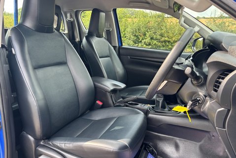 Toyota Hilux Active 4WD D-4D ECB Pickup 4