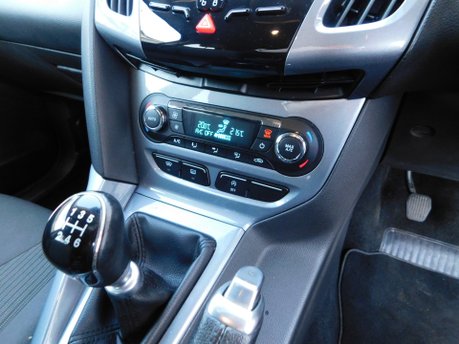 Ford Focus 1.0 TITANIUM NAVIGATOR 5 Dr 12