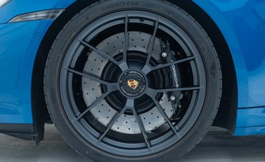 Porsche 911 Carrera 4 GTS (992.2) 32
