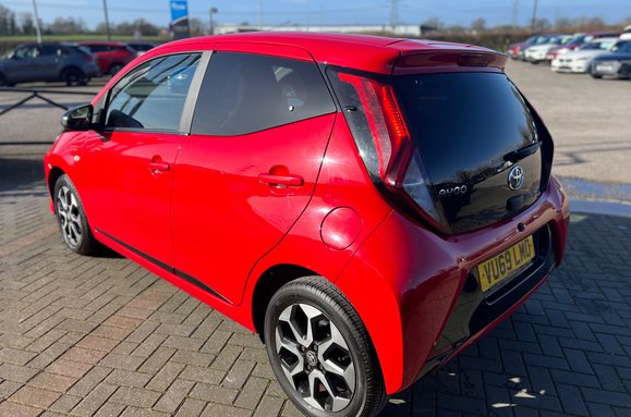 Toyota Aygo VVT-I X-TREND X-SHIFT 5 DOOR AUTO 9