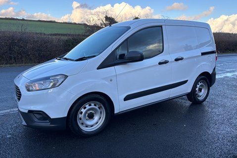 Ford Transit Courier Base Ecoboost 100 ps with Air Con / Rear Sensors 1
