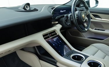 Porsche Taycan 4S Cross Turismo 17