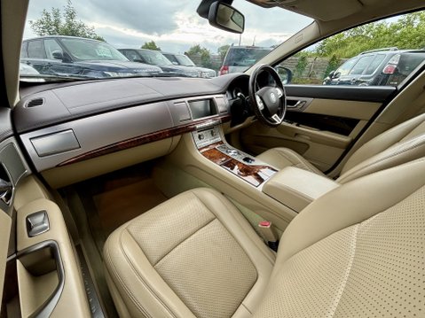 Jaguar XF PREMIUM LUXURY V6 STUNNING EXAMPLE FSH 12
