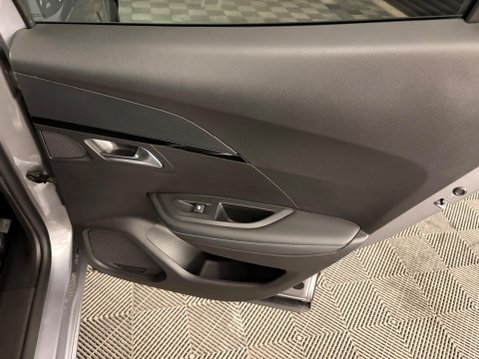 Peugeot 2008 1.2 PureTech Allure EAT Euro 6 (s/s) 5dr 31