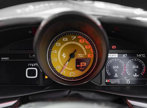 Ferrari GTC4 Lusso T 17