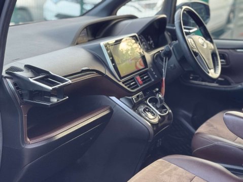 Toyota Esquire Hybrid 1.8 Hybrid Gi Edition 7 Seater 8