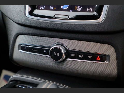 Volvo XC90 2.0 B5 MHEV R-Design SUV 5dr Diesel Hybrid Auto 4WD Euro 6 (s/s) (235 ps) 20