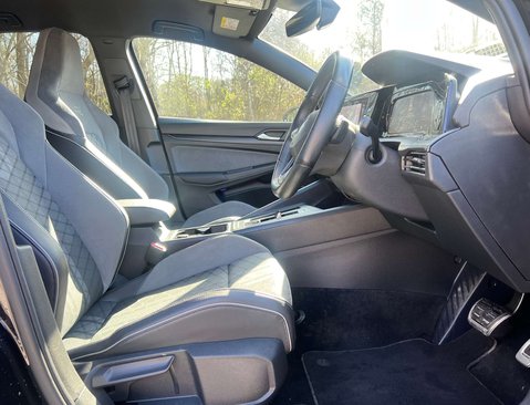 Volkswagen Golf 2.0 Golf R-Line TDI Semi-Auto 5dr 17