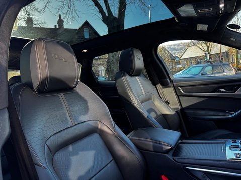 Jaguar F-Pace R-DYNAMIC HSE BLACK 81