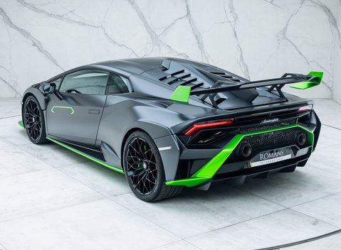 Lamborghini Huracan STO 9