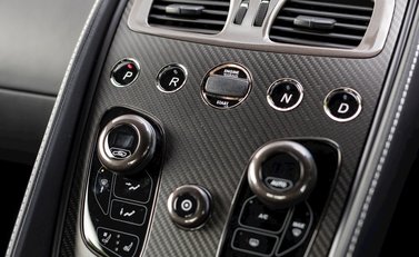 Aston Martin Vanquish S 18