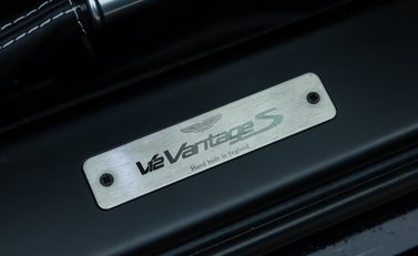 Aston Martin V12 Vantage S Coupe 22