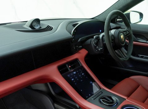 Porsche Taycan Turbo S Cross Turismo 16