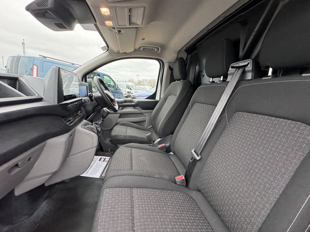 Ford Transit Custom SWB L1H1 Low Roof Trend 280 Air Con Alloys Cam Carplay Sensors EURO 6 13