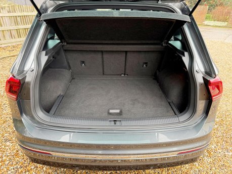 Volkswagen Tiguan 2.0 TDI BlueMotion Tech R-Line DSG 4Motion Euro 6 (s/s) 5dr 28