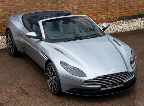 Aston Martin DB11 Volante 8