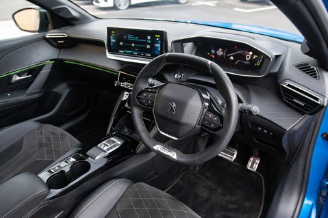 Peugeot 208 GT PREMIUM 4