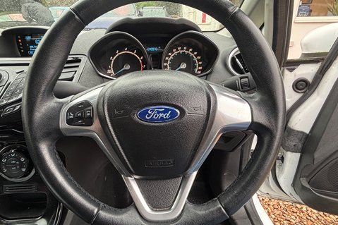 Ford Fiesta ZETEC.. 13 SERVICES.. 1 PREVIOUS KEEPER.. £35 ROAD TAX 14
