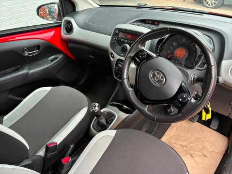 Toyota Aygo 1.0 VVT-i x-play Euro 6 5dr 9