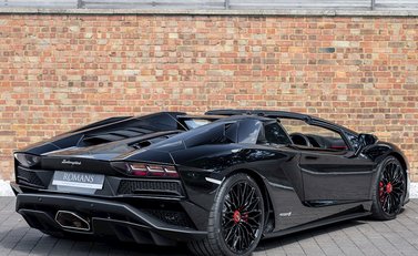 Lamborghini Aventador S LP740-4 Roadster 9