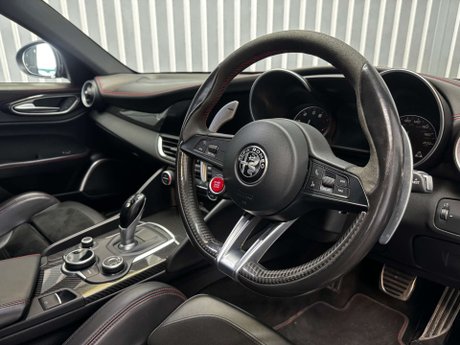 Alfa Romeo Giulia 2.9 V6 Bi-Turbo Quadrifoglio Saloon 4dr Petrol Auto Euro 6 (s/s) (510 ps) 9