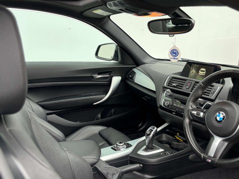 BMW 2 Series 2.0 220i M Sport Auto 2dr 32