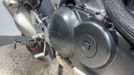 Honda VFR 2016 27K NEW MOT VERY CLEAN ADVENTURE ROAD BIKE 800CC V4 19